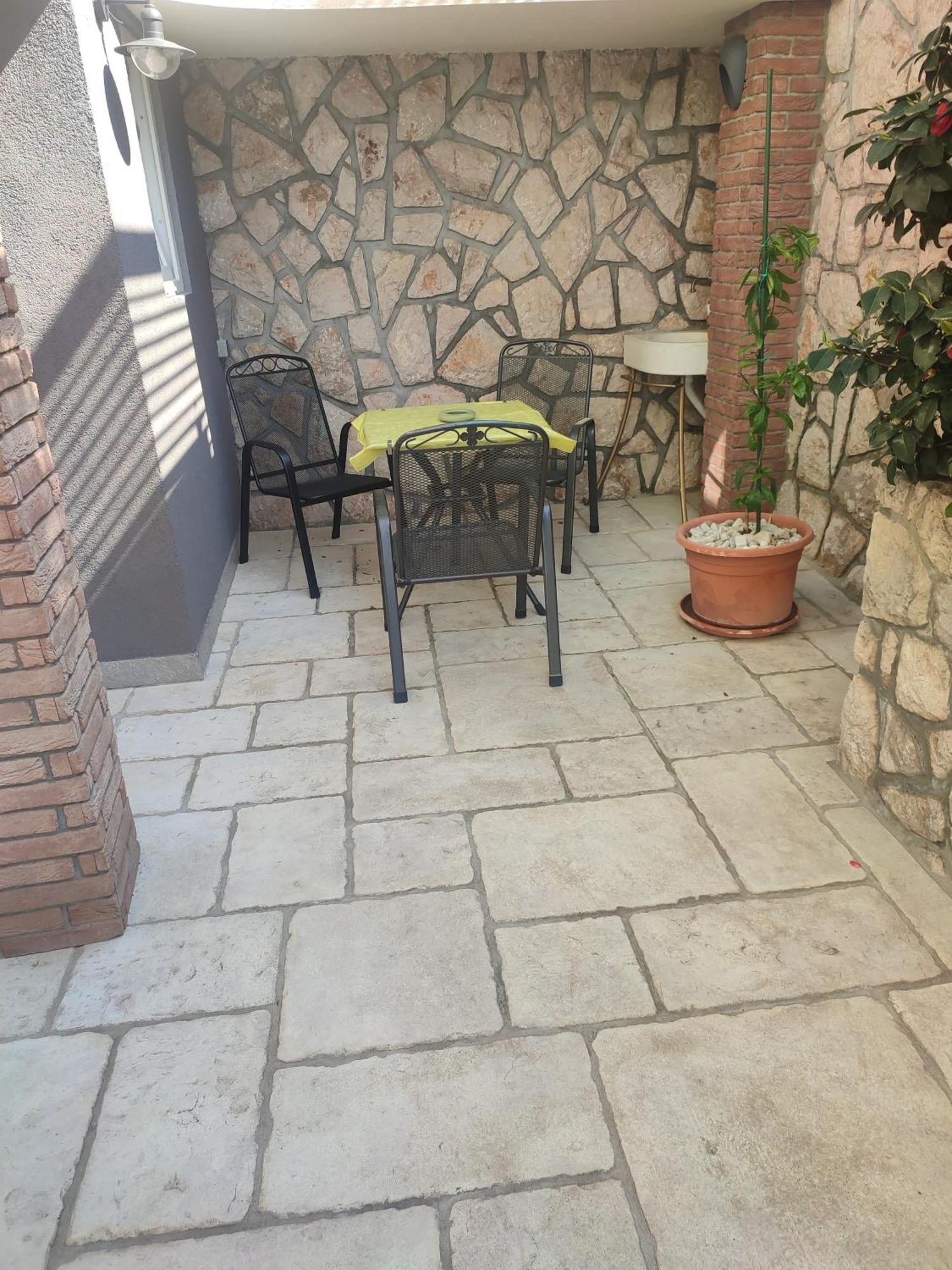 Biuk Apartments Novi Vinodolski Zewnętrze zdjęcie